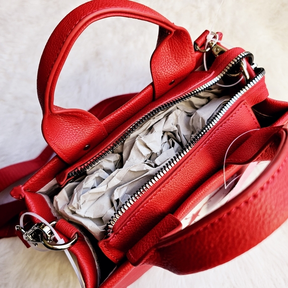 NWT Betsey Johnson Small Tote with Lips - Picture 4 of 5